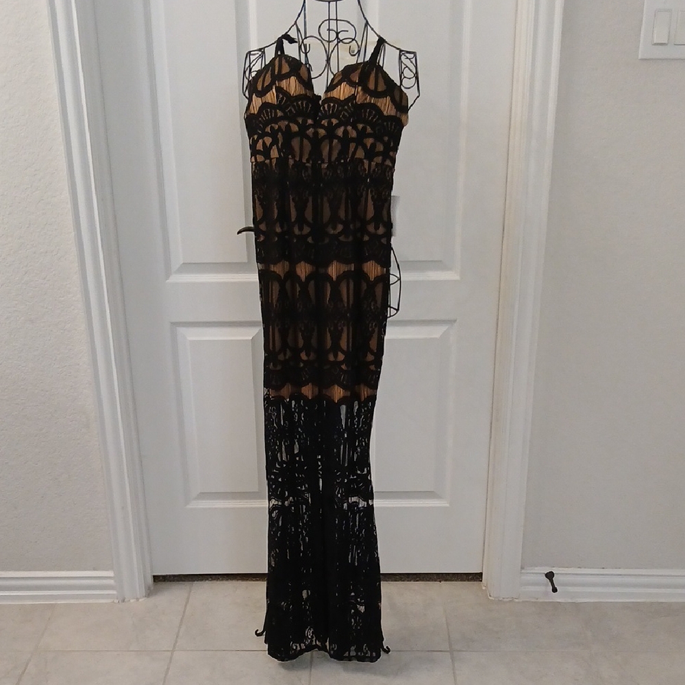 VENUS Black Laced Evening Gown